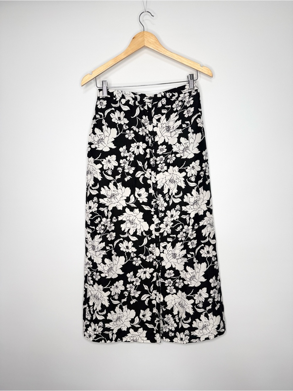 Silk Collection by Harve Benard Black & White Floral Midi Skirt Size 4